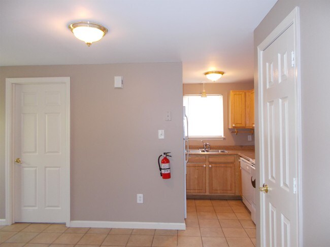 Building Photo - 517 Kern St
