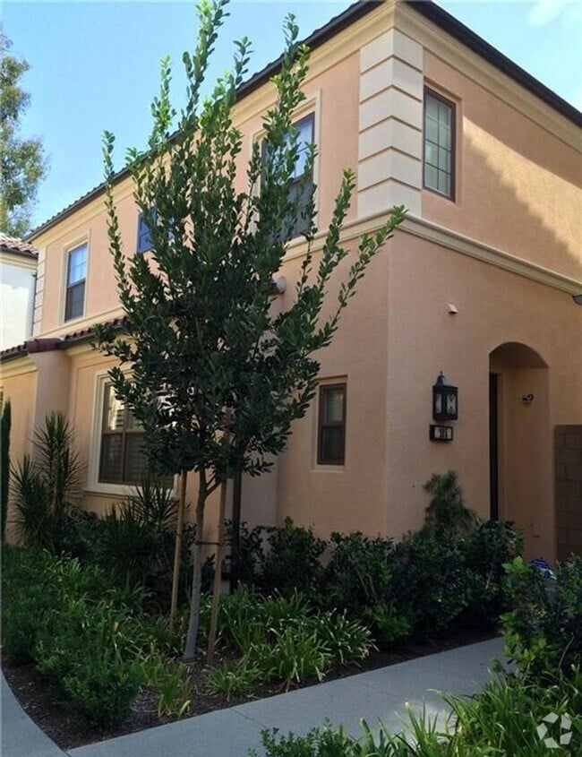 Building Photo - 105 Strawberry Grove