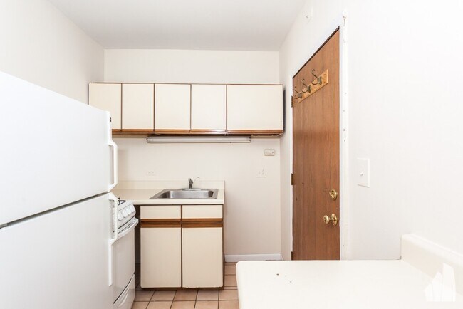 Foto del edificio - 815 W Cornelia Ave