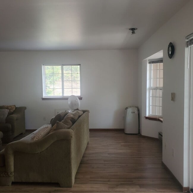 Foto del edificio - 1 Bedroom Apartment on Mason Lake