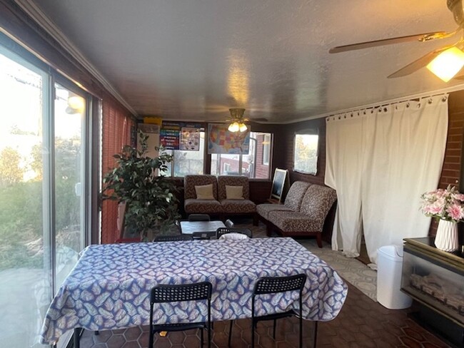 Building Photo - Charming 3 bedroom Orem in Home