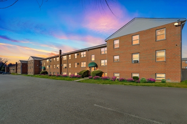 Building Photo - Walnut Chestnut Apartments