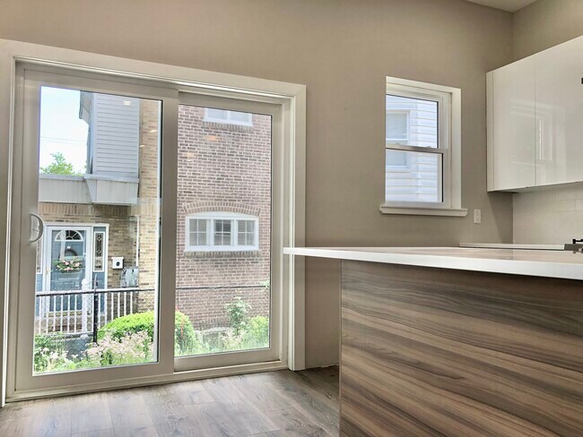 Foto del edificio - 7047 Gillespie St