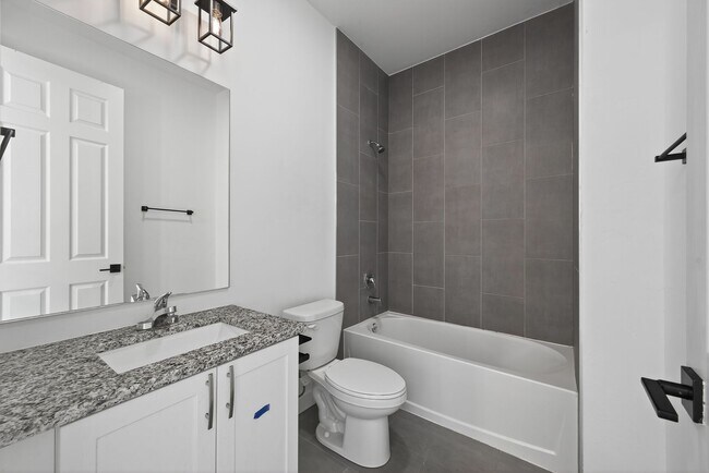 Foto del edificio - 127 NW 12th Pl