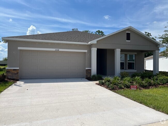 Building Photo - 2068 Rosewood Cir