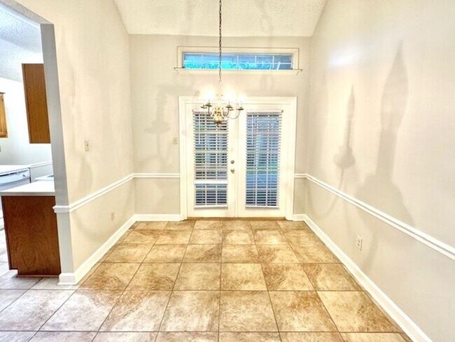 Foto del edificio - Now Leasing A 3 Bedroom 2 Bath Home In Bar...