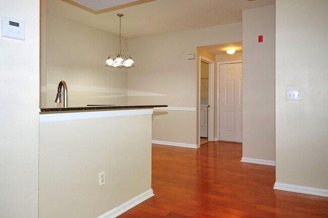 Foto del edificio - Capri at Hunters Creek - 2 WEEKS RENT FREE...