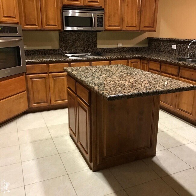 Building Photo - 51685 Avenida Navarro
