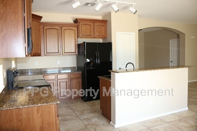 Building Photo - 14551 W Laurel Ln