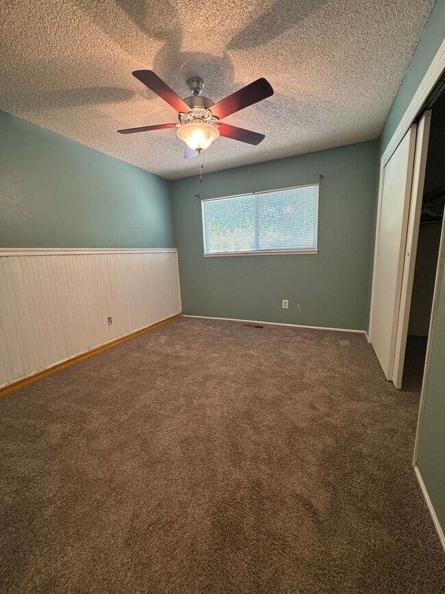 Foto del edificio - SIZEABLE 3 BED 2 BATH HOME IN THE STARLIGHT SUBDIVISION