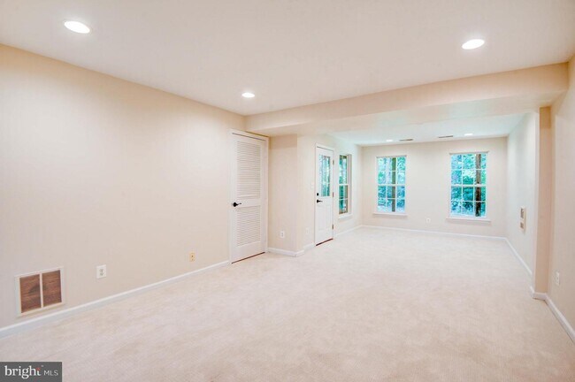Foto del edificio - 13691 St Johns Wood Pl