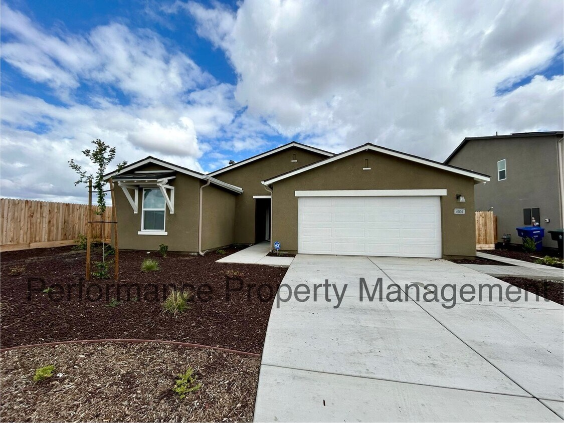 Primary Photo - Newer 4 Bed/2 Bath Home w/ Solar, RBP & Se...
