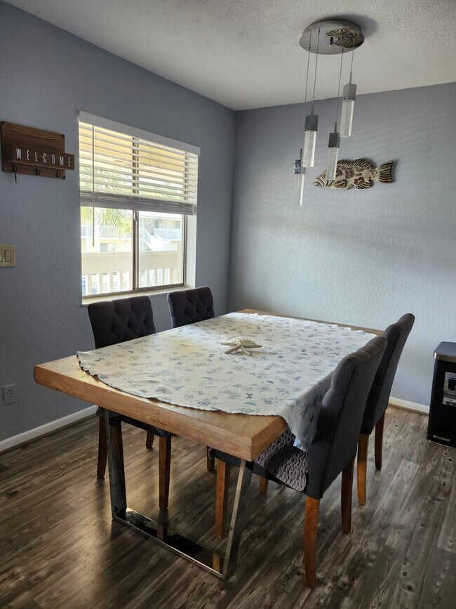 Foto del edificio - 4617 Bayshore Dr