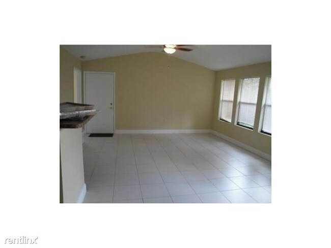 Building Photo - 15581 SW 104th Ter