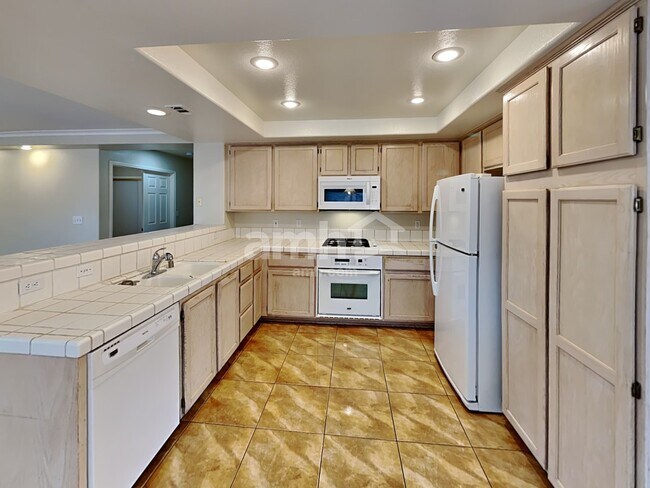 Building Photo - 8188 Sedona Sunrise Dr