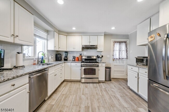 Building Photo - 57 Elmwood Pl