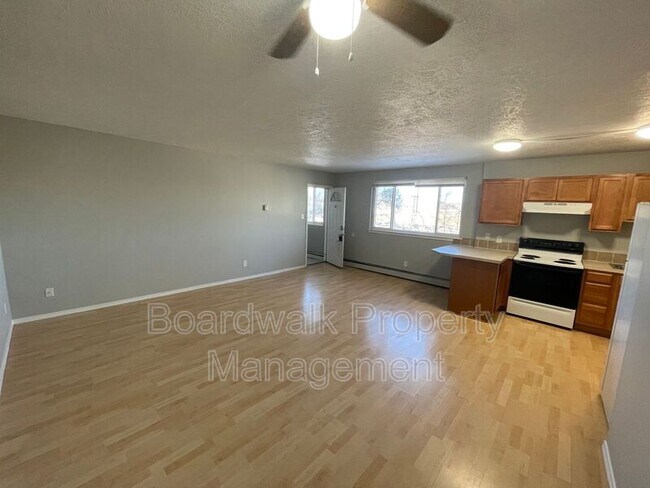 Building Photo - 316 E Brookside St