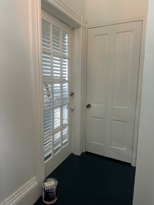 Building Photo - 111 E 39th St