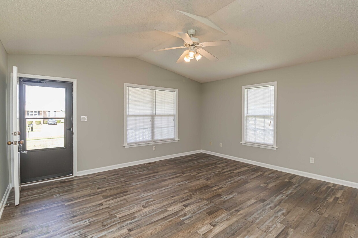 Building Photo - ADORABLE 3 BR, 2BA HOME FOR RENT IN GOLDSBORO *Excellent location less than 5 min from SJAFB*