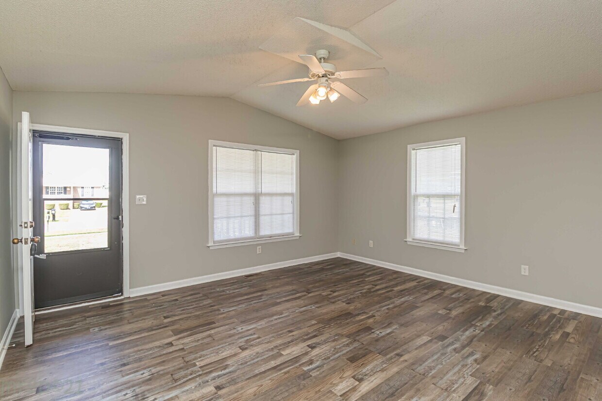Foto del edificio - ADORABLE 3 BR, 2BA HOME FOR RENT IN GOLDSBORO *Excellent location less than 5 min from SJAFB*