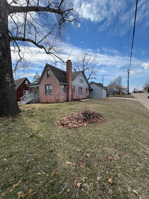 Primary Photo - 1304 S Louisville Ave