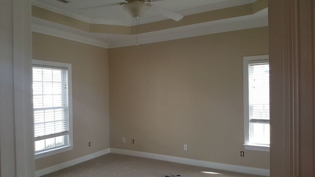 Building Photo - 2560 Plumosa Dr
