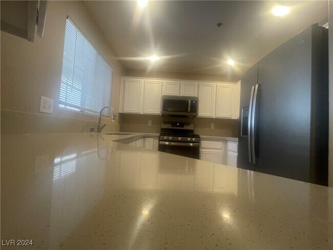 Building Photo - 1827 Dagger Dr