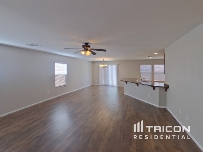 Foto del edificio - 7123 Town Forest Ave