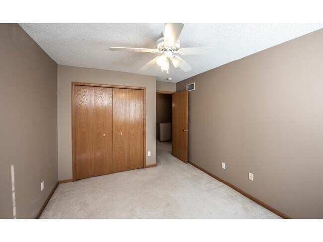 Foto del edificio - 4220 Meghan Ln