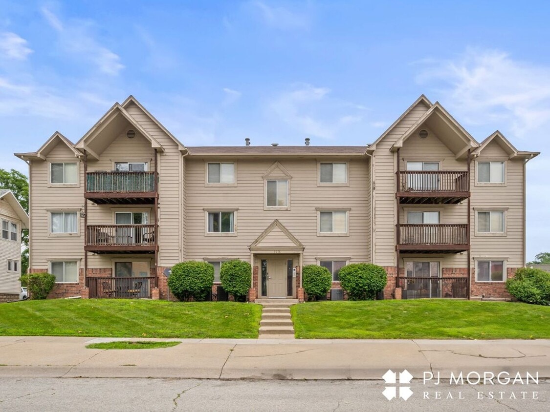 Primary Photo - 2 Bedroom, 2 Bathroom Condo