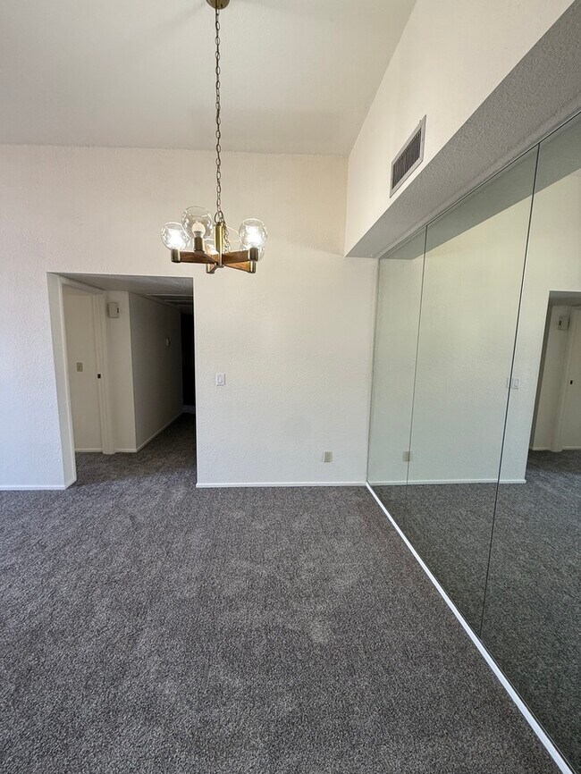 Foto del edificio - APARTMENT FOR RENT