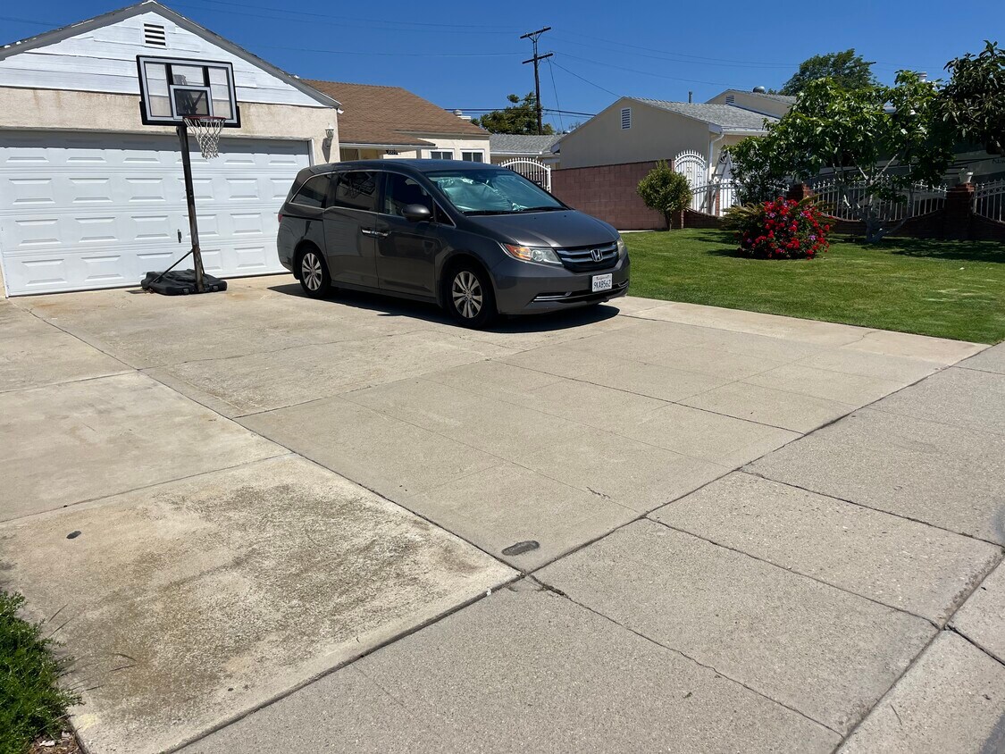 Foto principal - 8819 Kittyhawk Ave