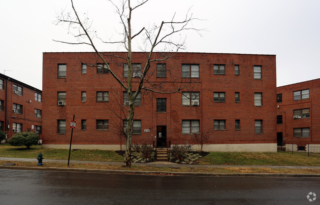 Building Photo - 208 Kenilworth Ave NE