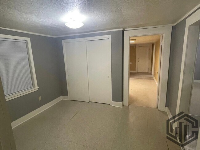 Building Photo - 3 Bed/ 1 Bath
