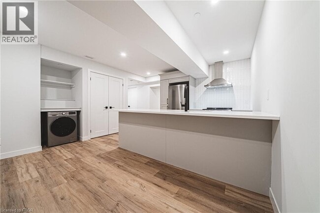 Photo du bâtiment - 555 Sanatorium Rd