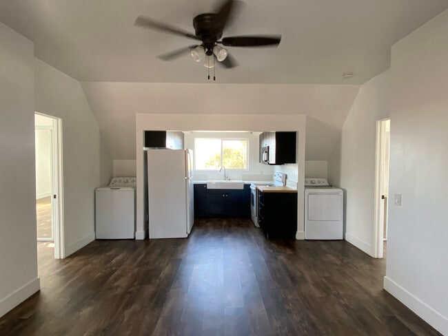 Building Photo - 3320-3322 Clairemont Dr