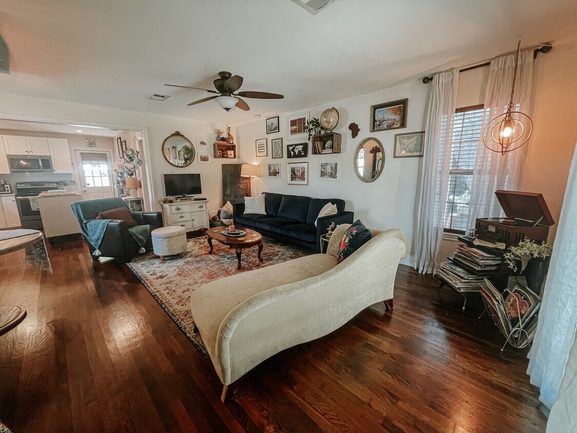 Primary Photo - 2020 Watauga Ct W