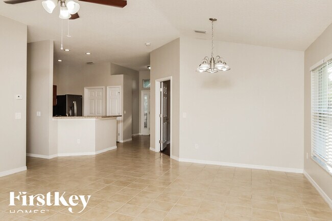 Building Photo - 2721 Stratford Pointe Dr