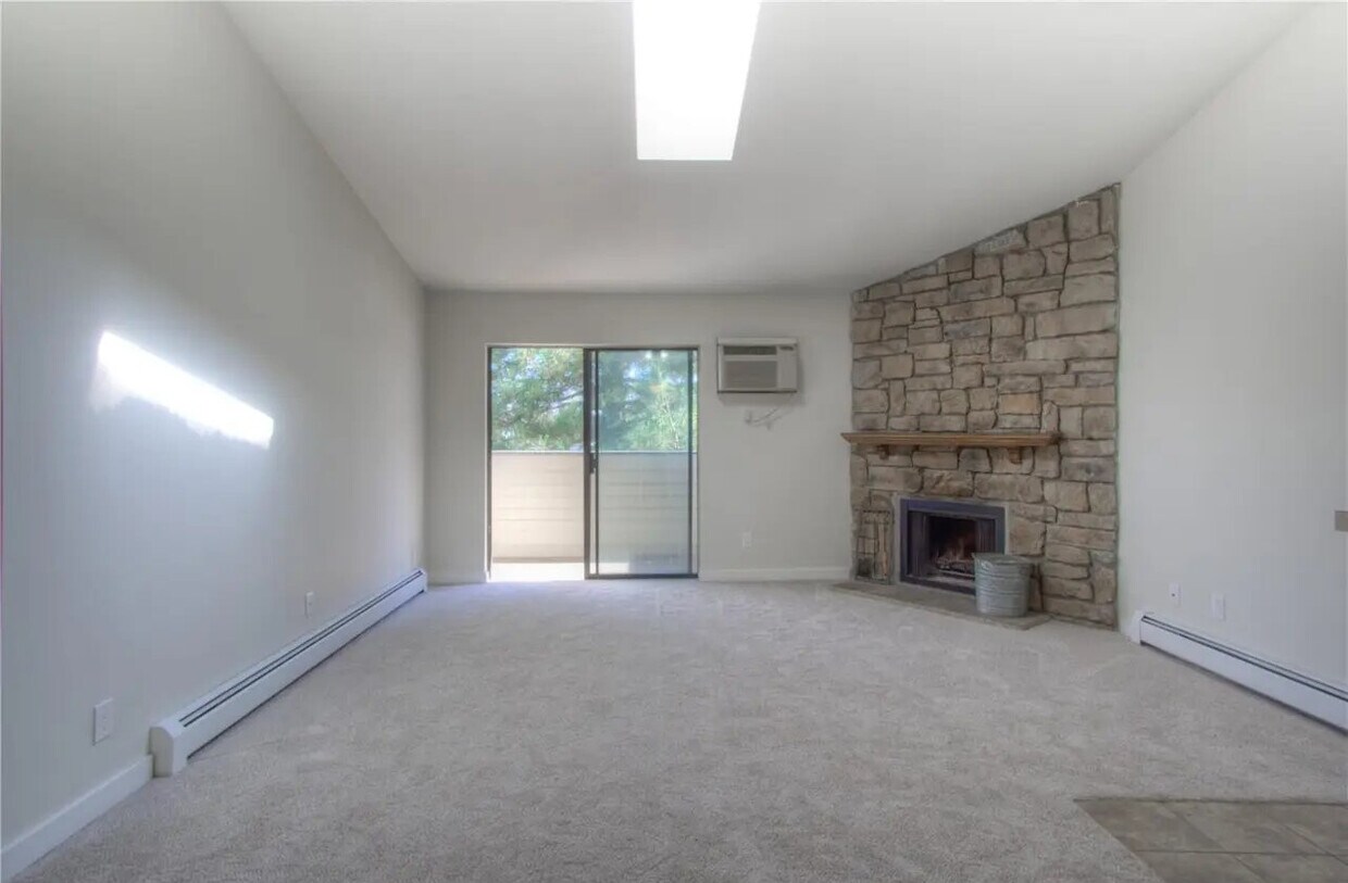 Foto principal - 10150 E Virginia Ave