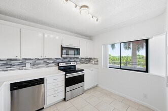 Kitchen - The Rise Apartments