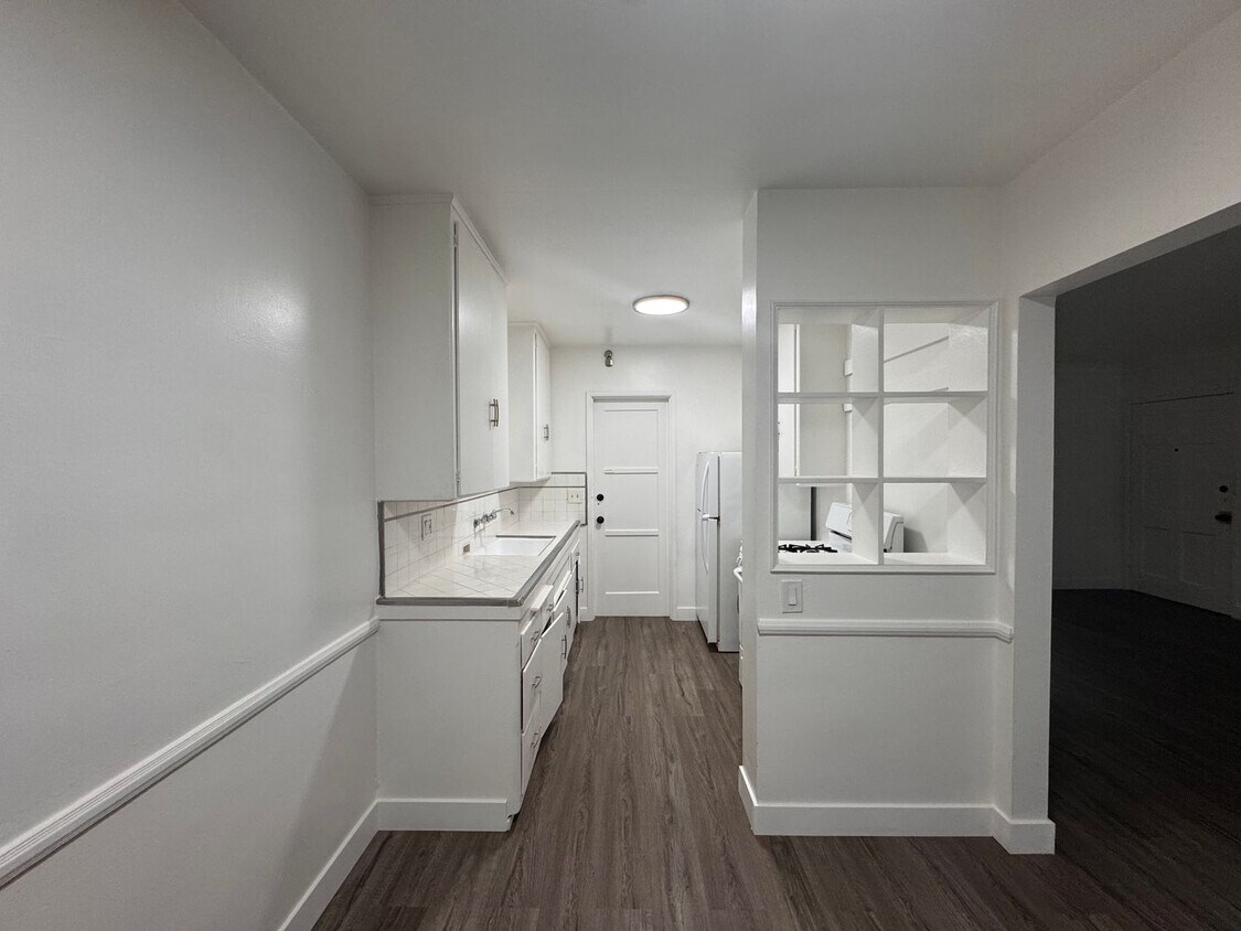 Foto principal - 8575 Holloway Dr
