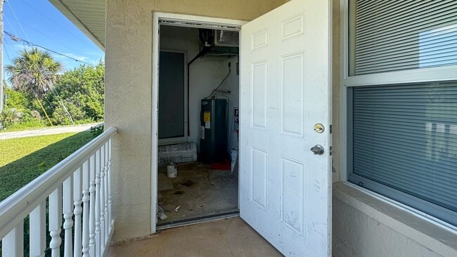 Building Photo - 6944 Rosemont Dr