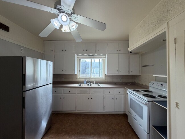 Foto del edificio - 2572 N 66th St