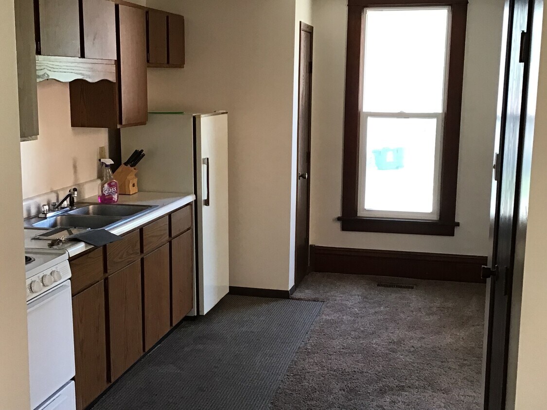 18 S Adams Ave, Mason City, IA 50401 Apartments in Mason City, IA