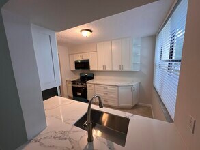 Building Photo - 955 Egret Cir