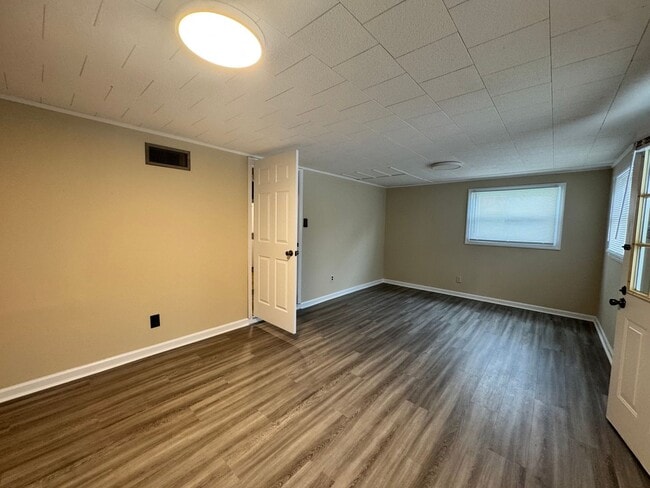 Building Photo - 240 Lynbrook Rd