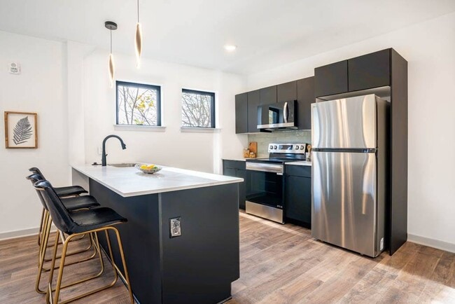 Building Photo - Parkline