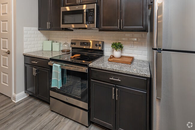 1BR, 1BA - 827SF - The Waters at Hammond