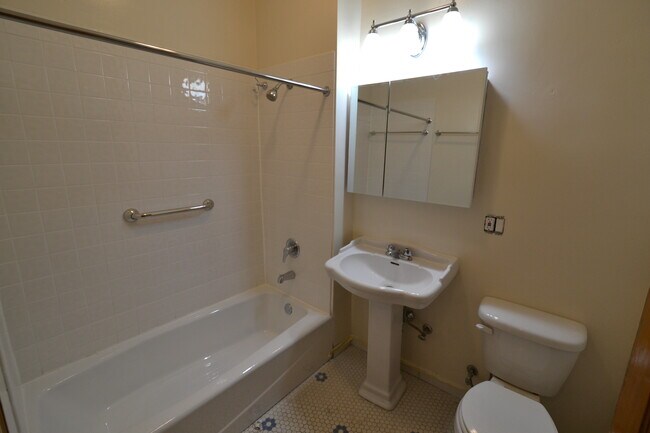 Foto del edificio - 3122 N California Ave