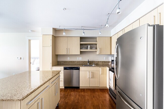 Building Photo - 215 10th Ave E